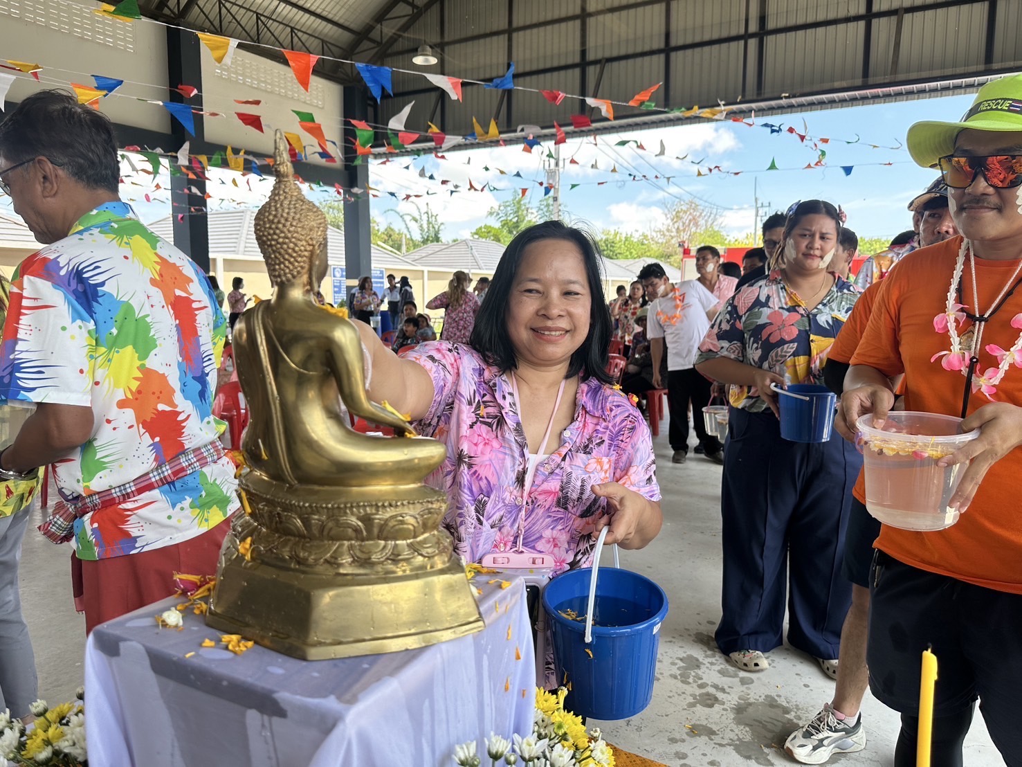 กนอ.พื้นที่มาบตาพุดคอมเพล็กซ์ ร่วมสืบสานประเพณีไทย สรงน้ำพระ–รดน้ำขอพรผู้สูงอายุในชุมชน ประจำปี 2568 ณ ชุมชนมาบชลูด