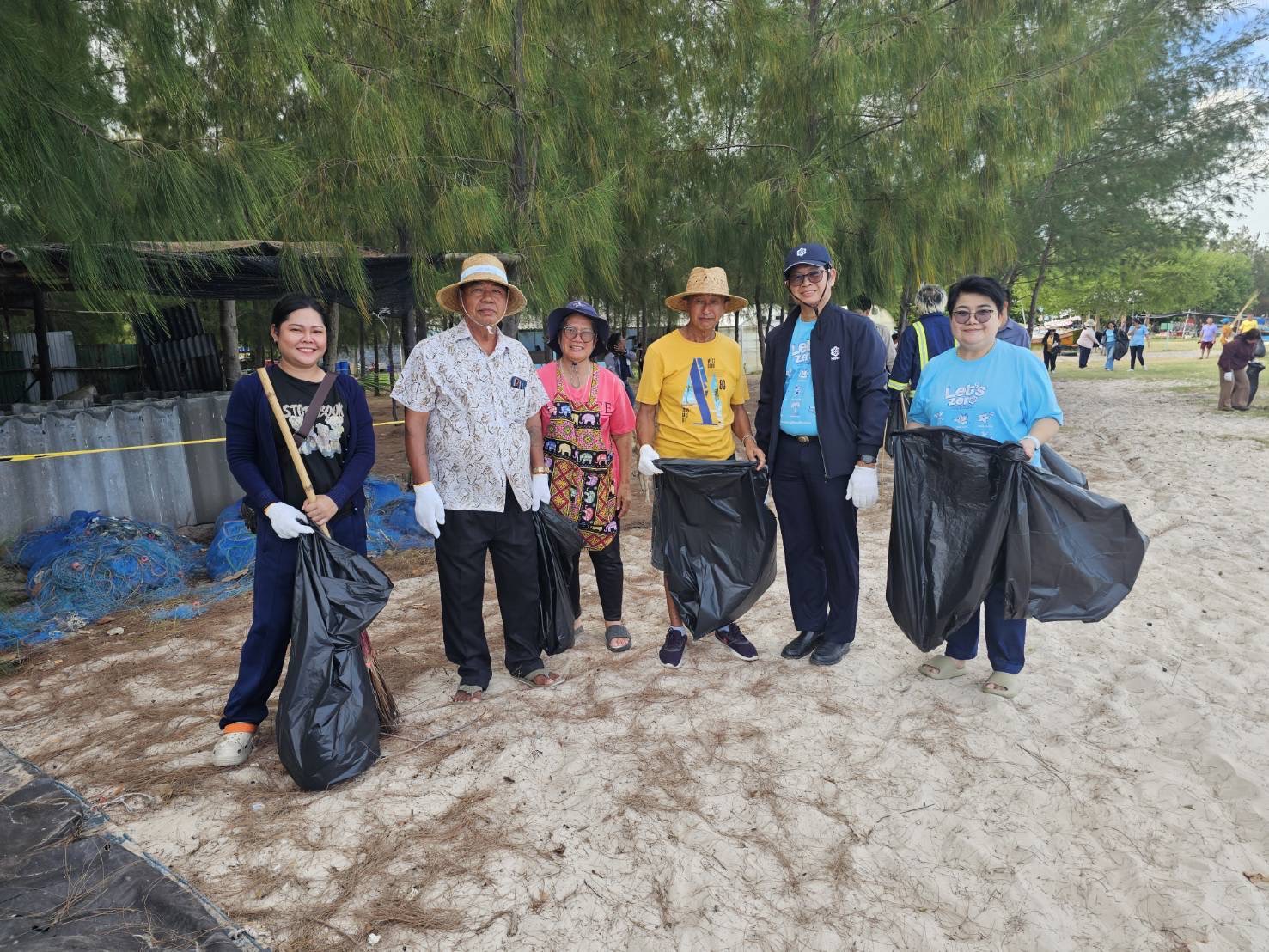 สทร. ร่วมกับผู้ประกอบการ จัดกิจกรรม let’s zero together เก็บขยะชายหาด ณ ชายหาดตากวน กลุ่มประมงเรือเล็กพื้นบ้านตากวนอ่าวประดู่