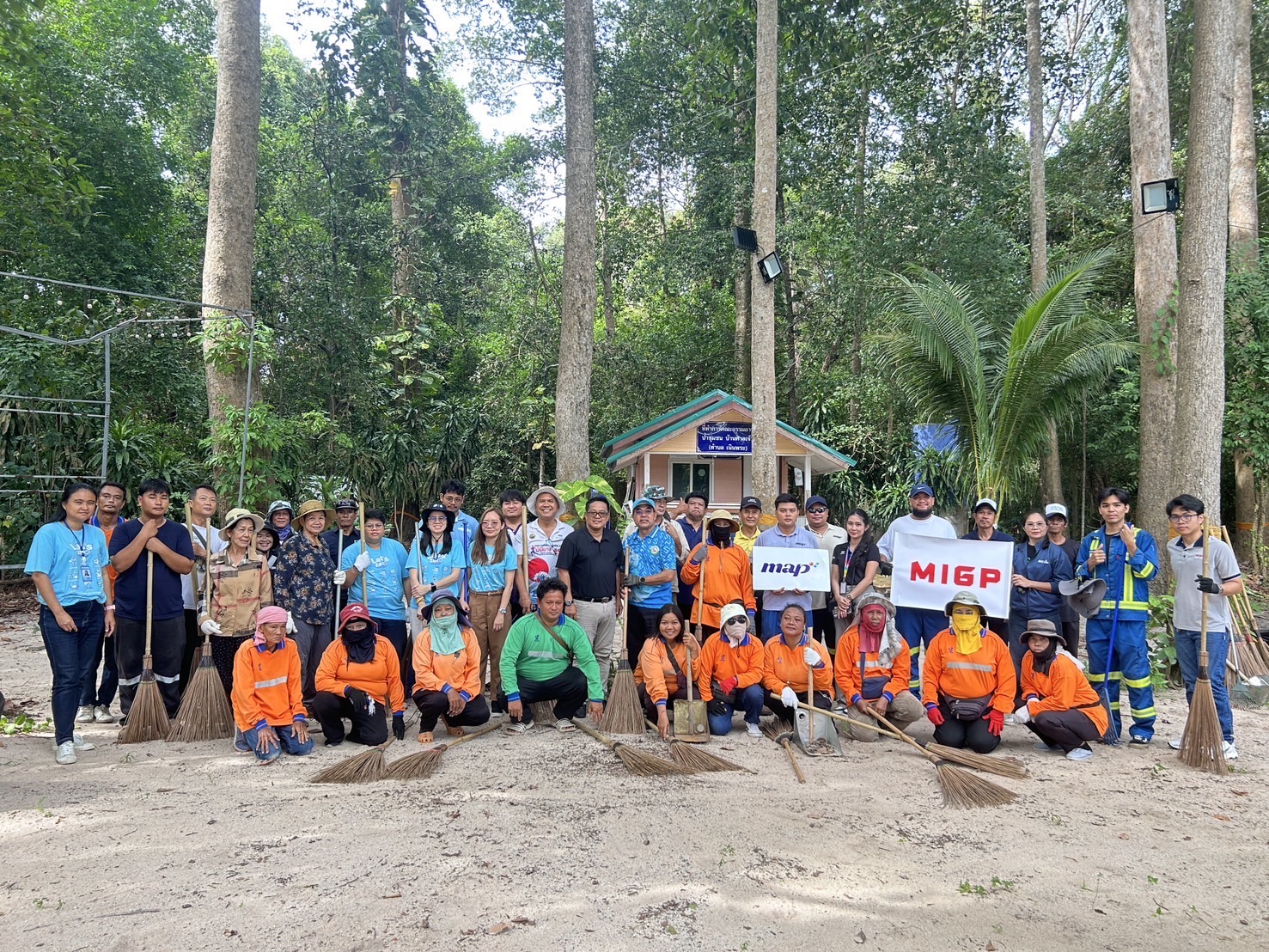 สทร.ร่วมกิจกรรม Big Cleaning ป่าชุมชนเนินพระ 