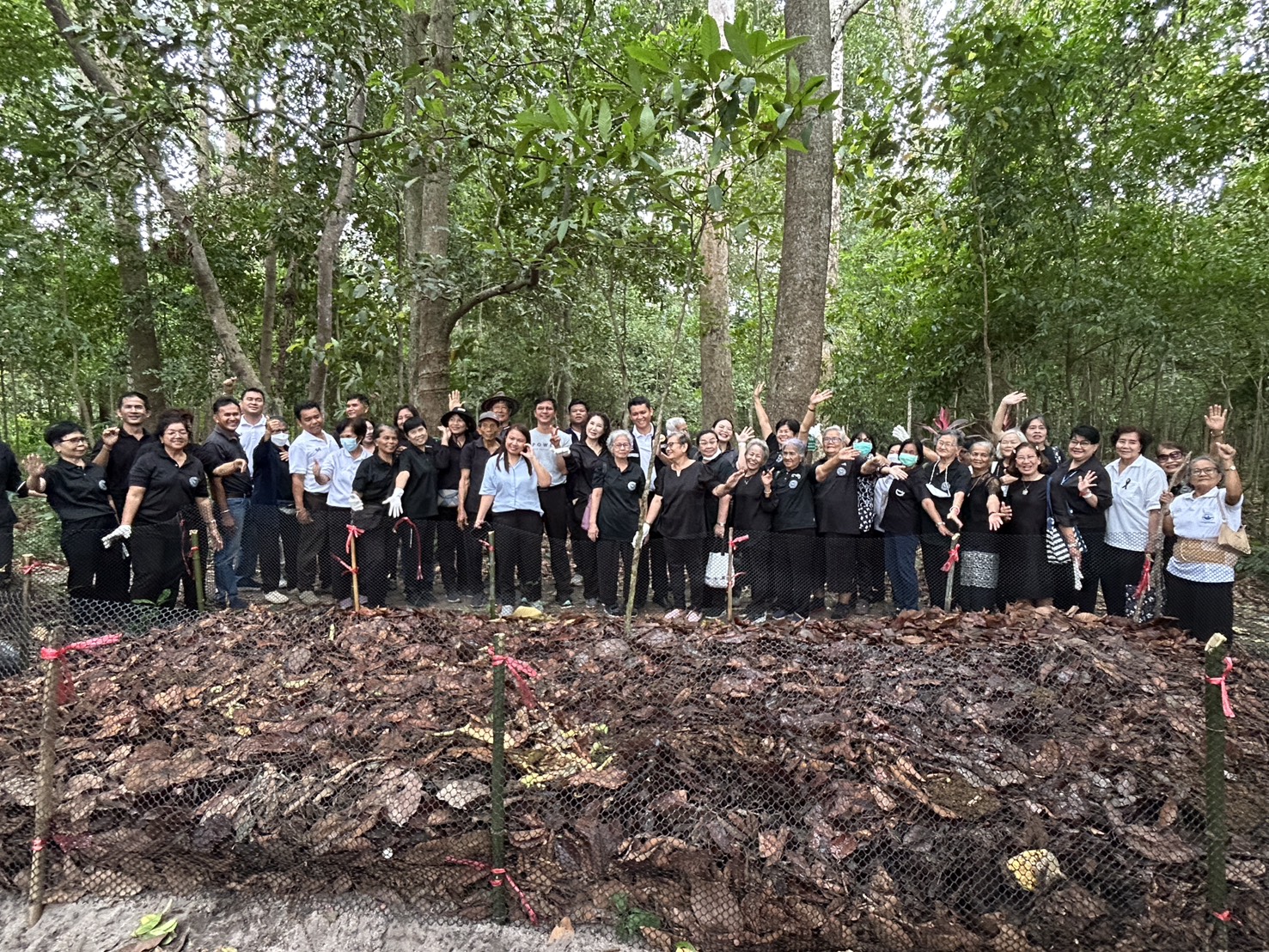 สทร. ร่วมโครงการปุ๋ยใบไม้รักษ์โลก กิจกรรมทำปุ๋ยจากเศษใบไม้ โรงเรียนผู้สูงอายุเทศบาลเมืองเนินพระ