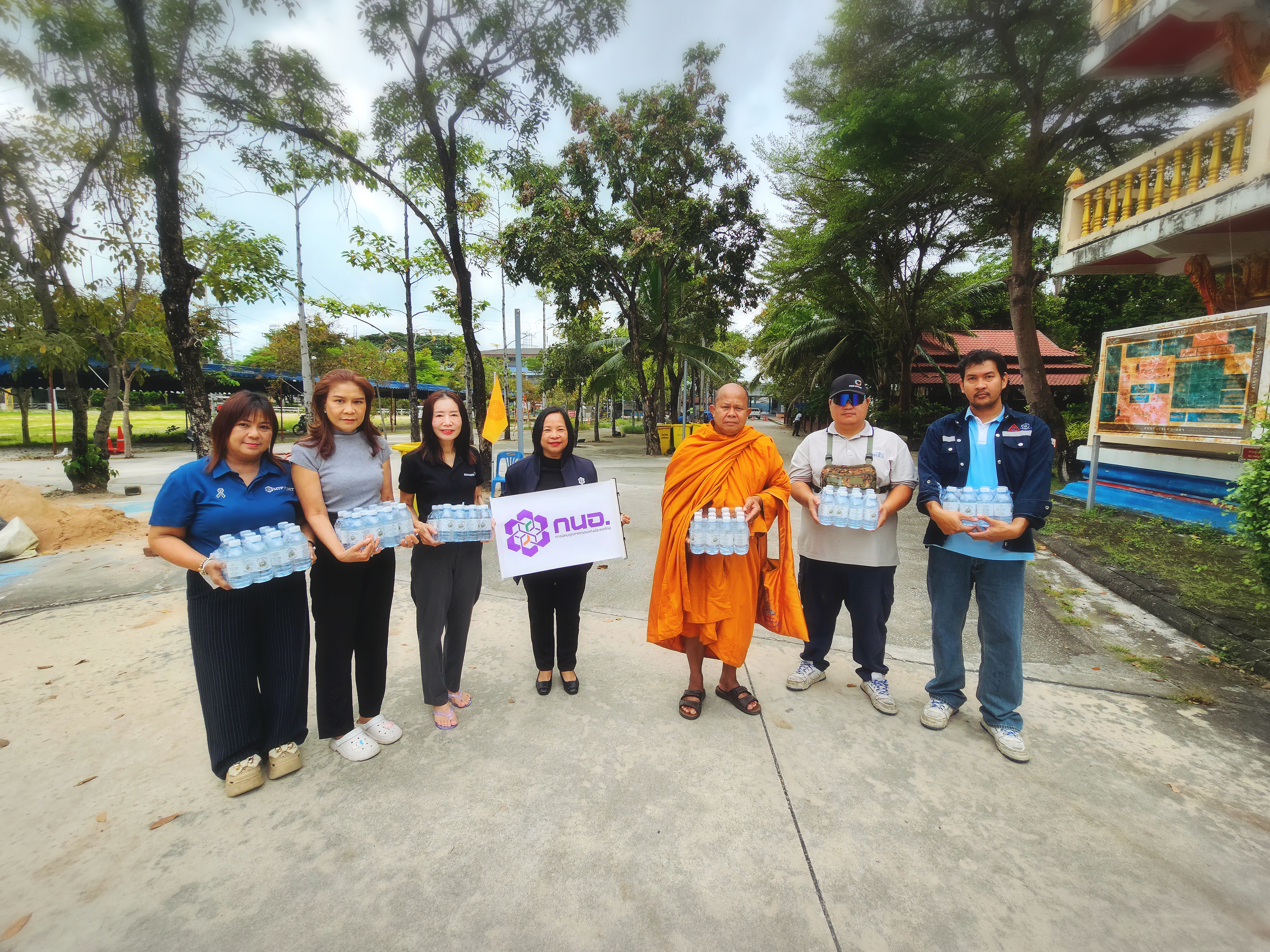 กนอ.มาบตาพุดคอมเพล็กซ์ ร่วมกิจกรรมจิตอาสาทำความสะอาดวัดหนองแฟบ เตรียมจัดงานกฐินสามัคคี