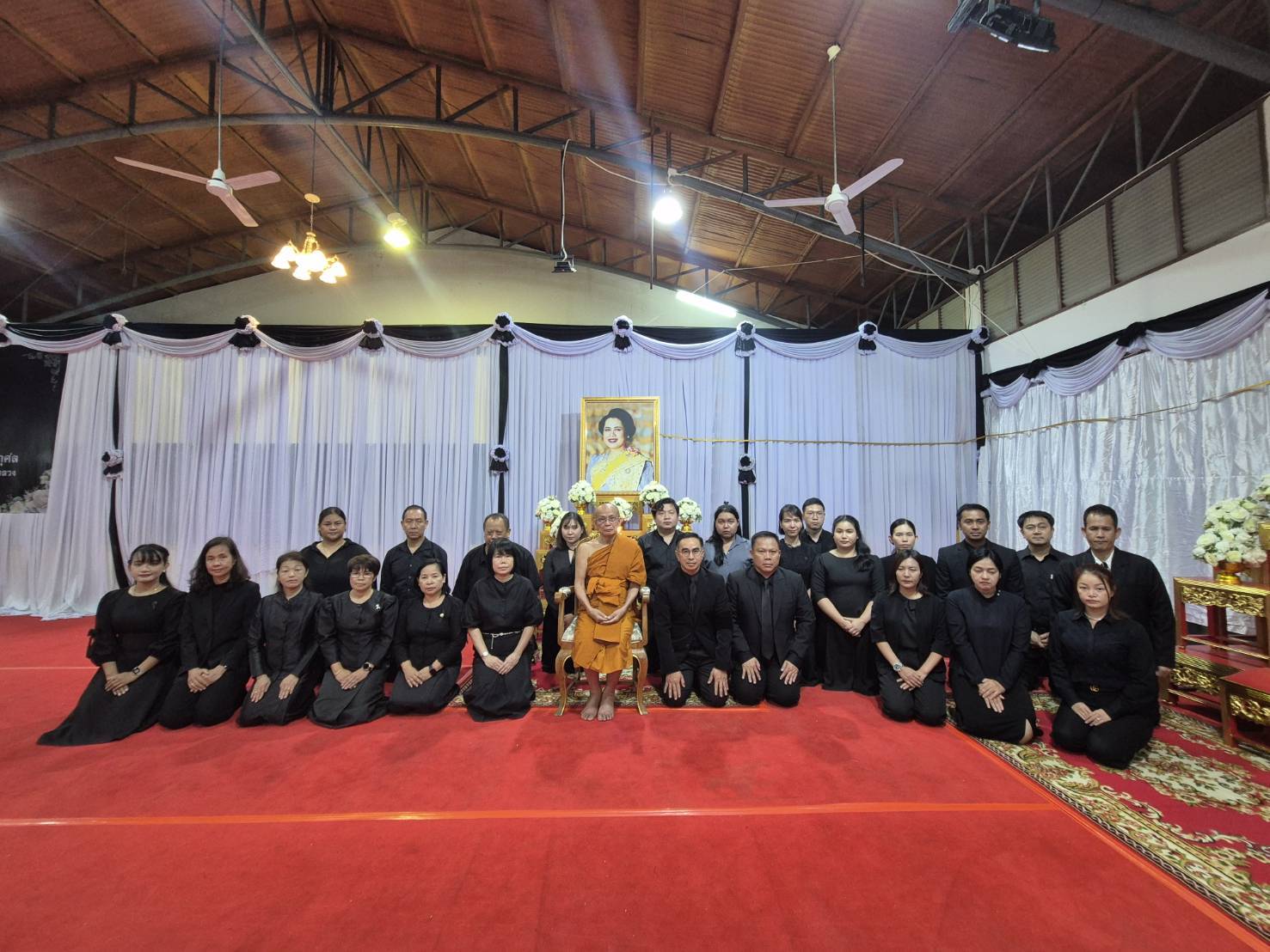 กนอ.พื้นที่จังหวัดระยองร่วมเป็นเจ้าภาพ พิธีสวดพระอภิธรรม อุทิศ ถวาย เป็น พระราชกุศล แด่สมเด็จพระพันปีหลวงฯ