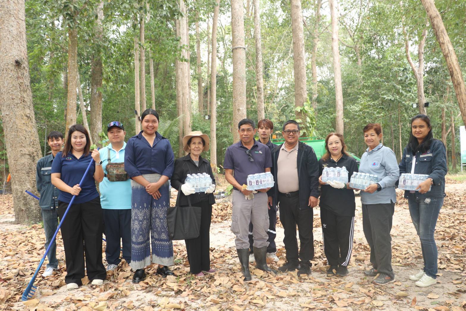 สทร.ร่วมกิจกรรม การทำความสะอาด ปรับปรุงภูมิทัศน์พื้นที่ป่าชุมชนตำบลเนินพระ