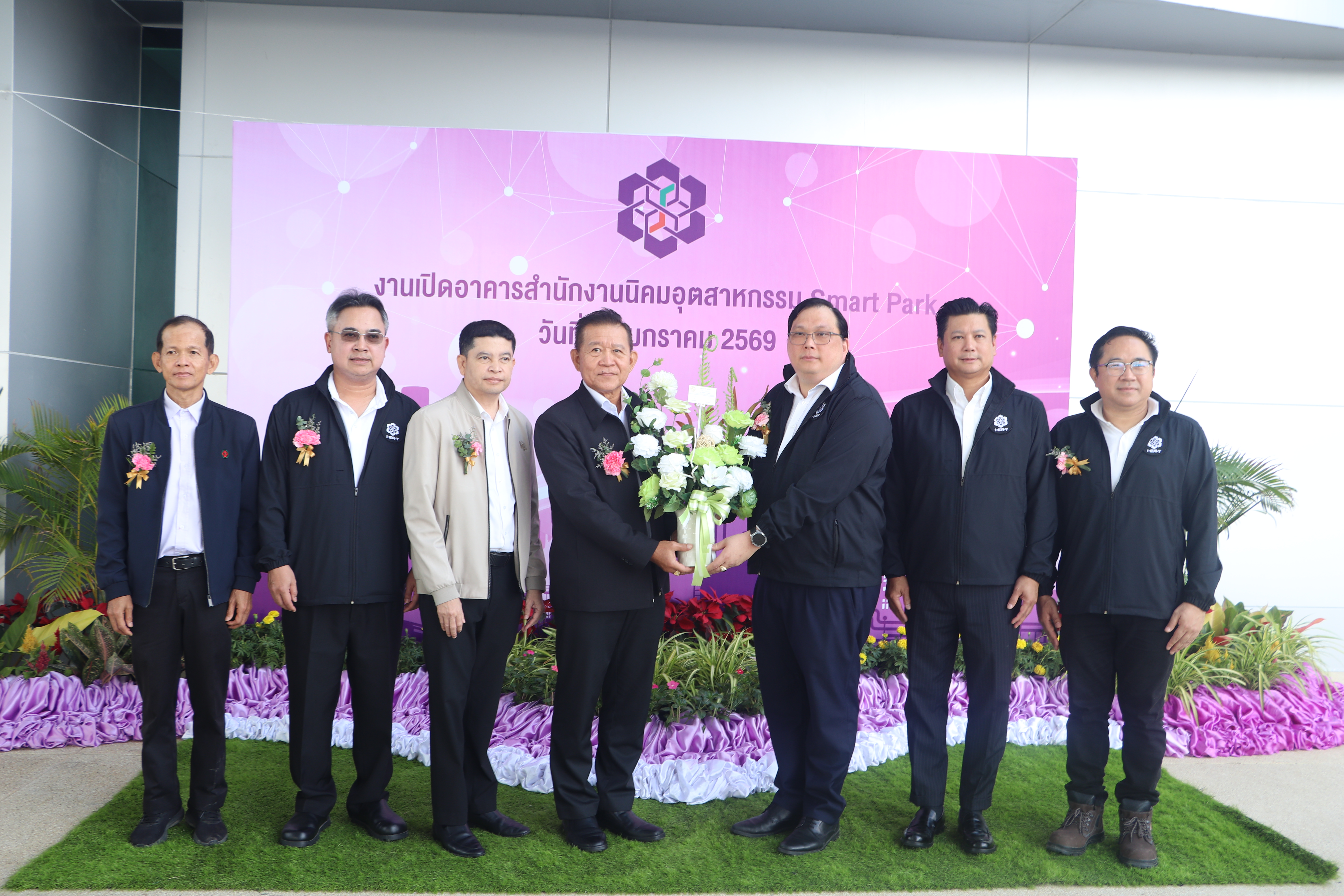 กนอ.โดยสำนักงานนิคมอุตสาหกรรม Smart Park จัดงานทำบุญถวายภัตตาหารเพล เนื่องในโอกาสเปิดอาคารสำนักงานนิคมอุตสาหกรรม Smart Park (สน.SP )