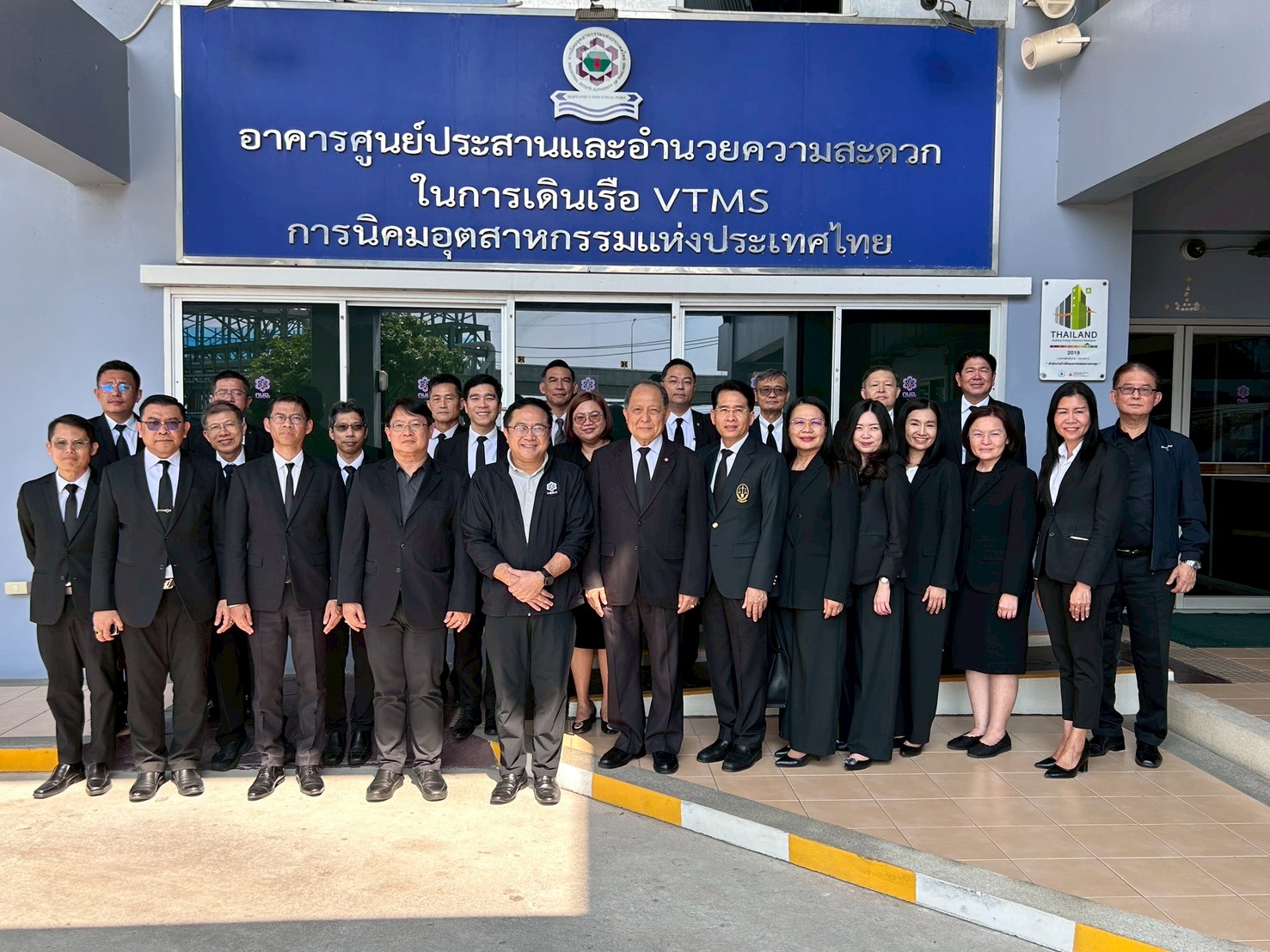 LINE ALBUM 27369 260327 81